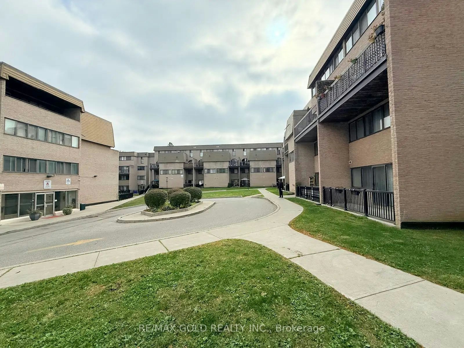 179-2095 Roche Court, Mississauga, ON, L5K 2C8