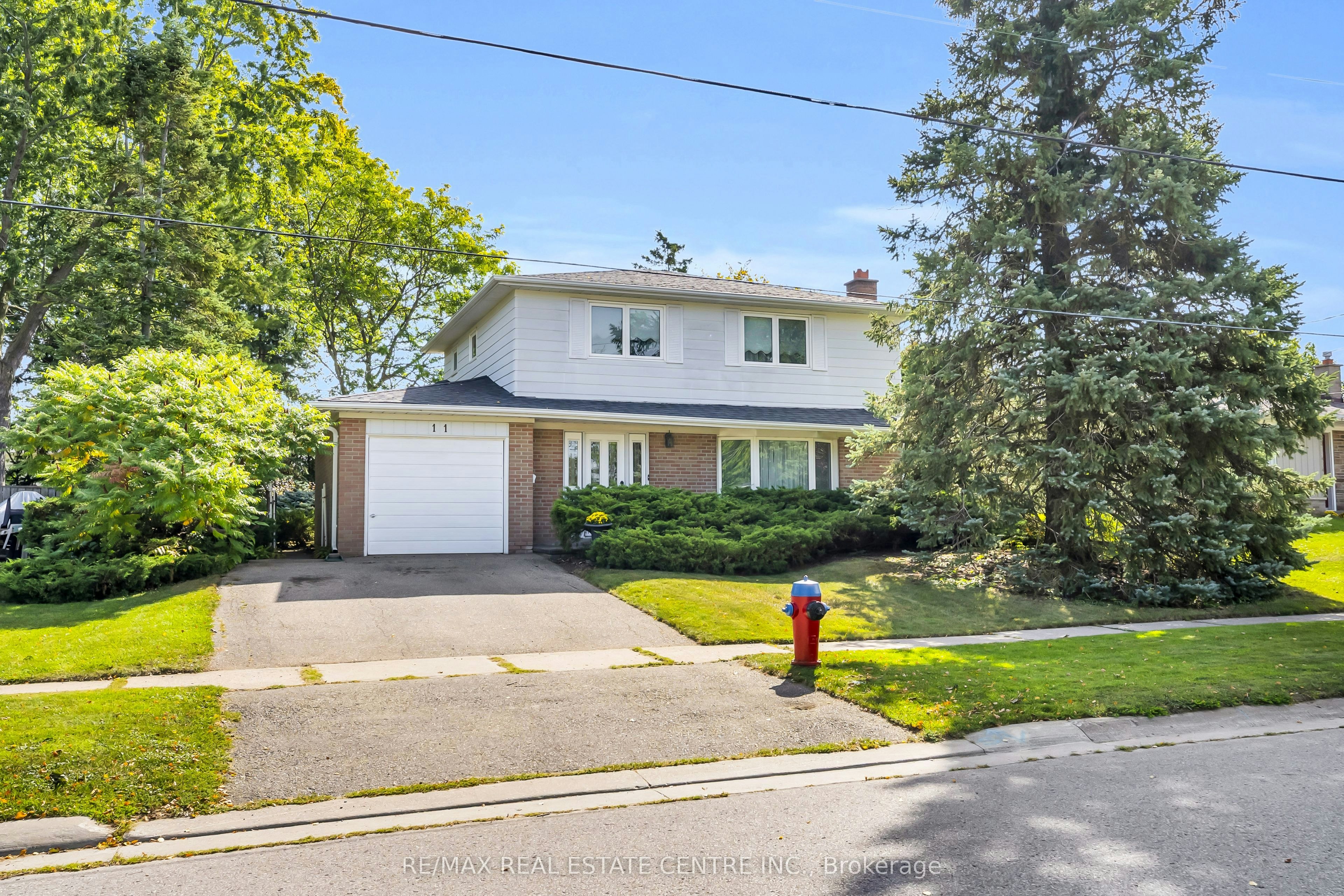 11 Dawson Crescent, Halton Hills, ON, L7G 1H3
