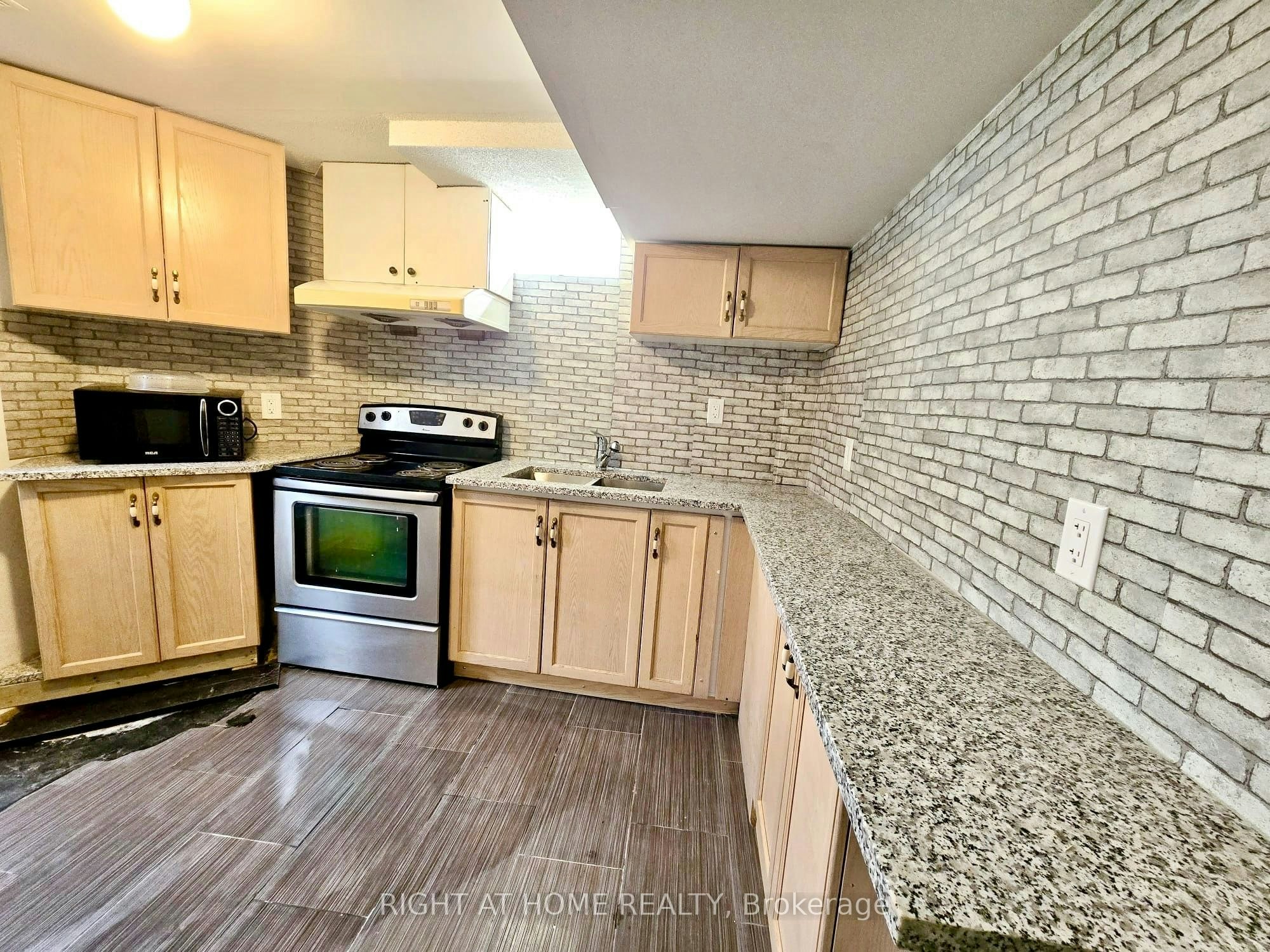 B-55 Velvet Grass Lane, Brampton, ON, L6R 1W1