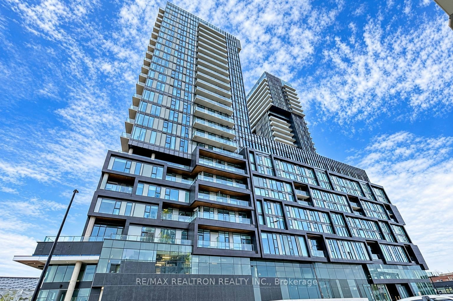 902-10 Graphophone Grove, Toronto, ON, M6H 0E5