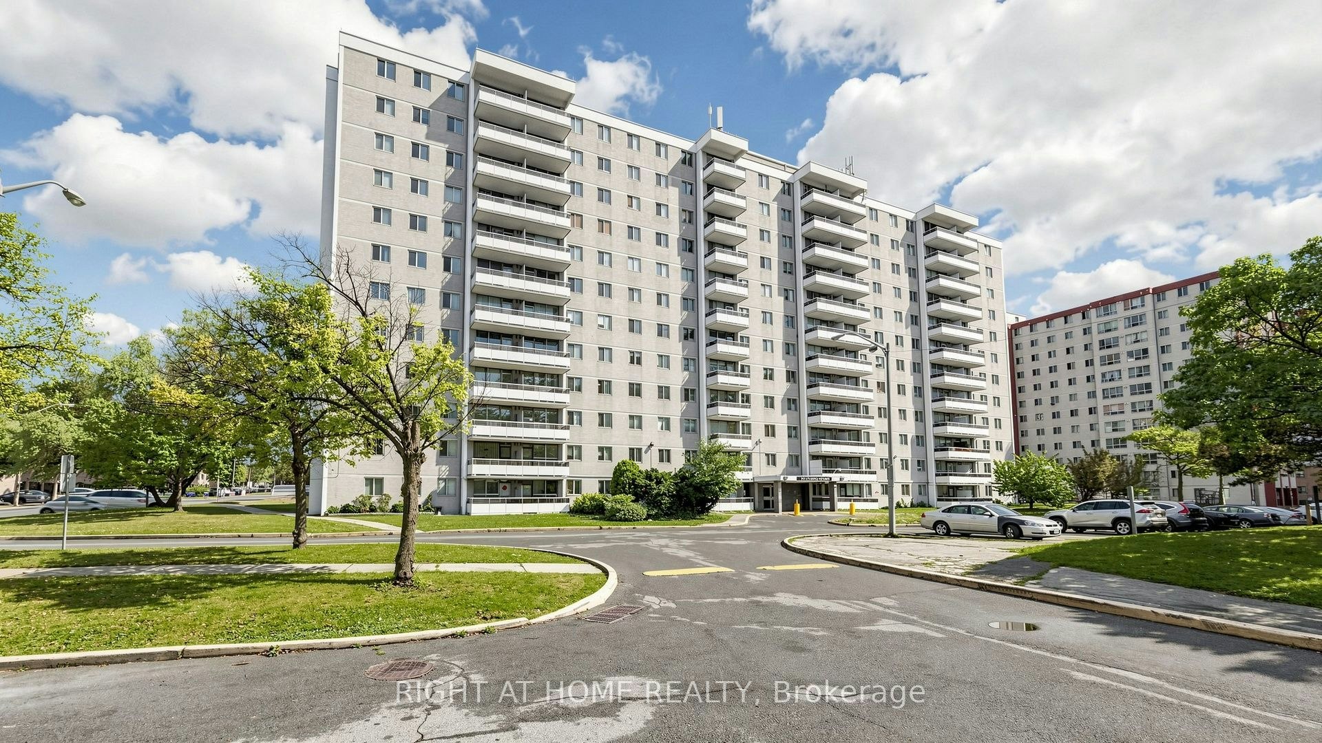 904-100 Lotherton Pathway, Toronto, ON, M6B 2G8