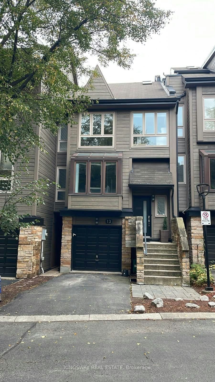 13-1120 Queens Avenue, Oakville, ON, L6H 2B5