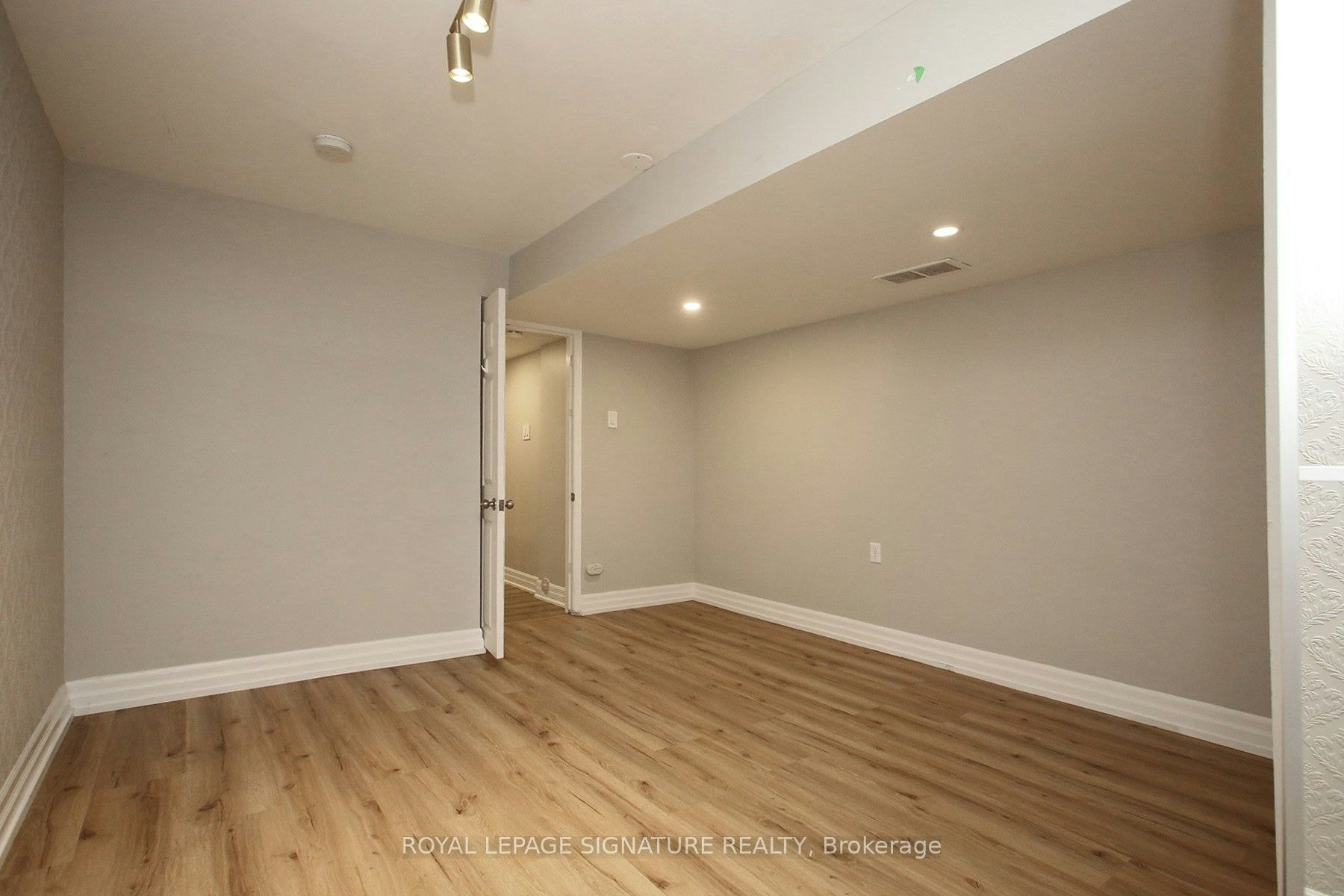 10 Armstrong Street, Toronto, ON, M6H 1V8 - 11