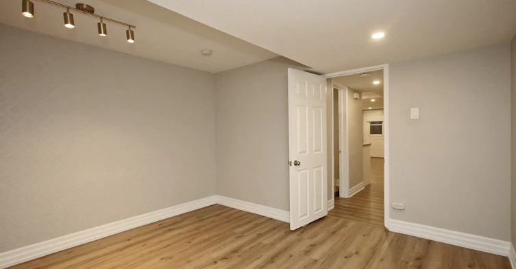 10 Armstrong Street, Toronto, ON, M6H 1V8 - 12
