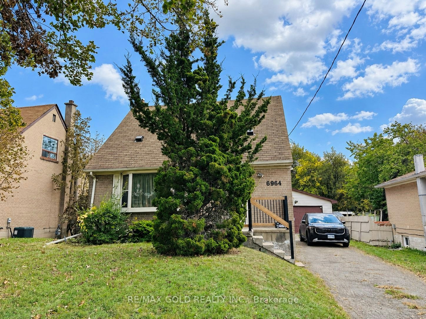 6964 Justine Drive, Mississauga, ON, L4T 1M3