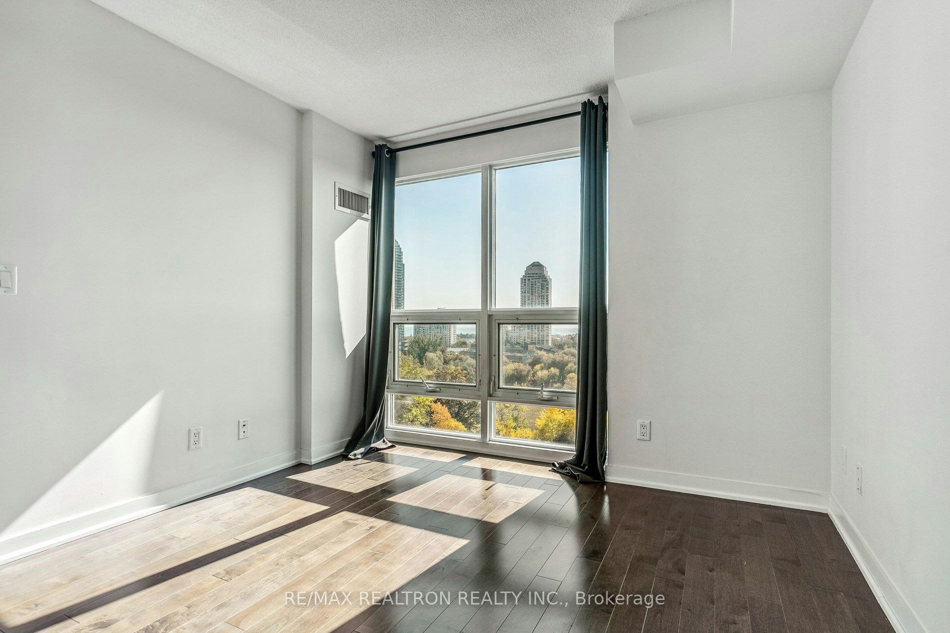 803-155 Legion Road N, Toronto, ON, M8Y 0A7 - 19