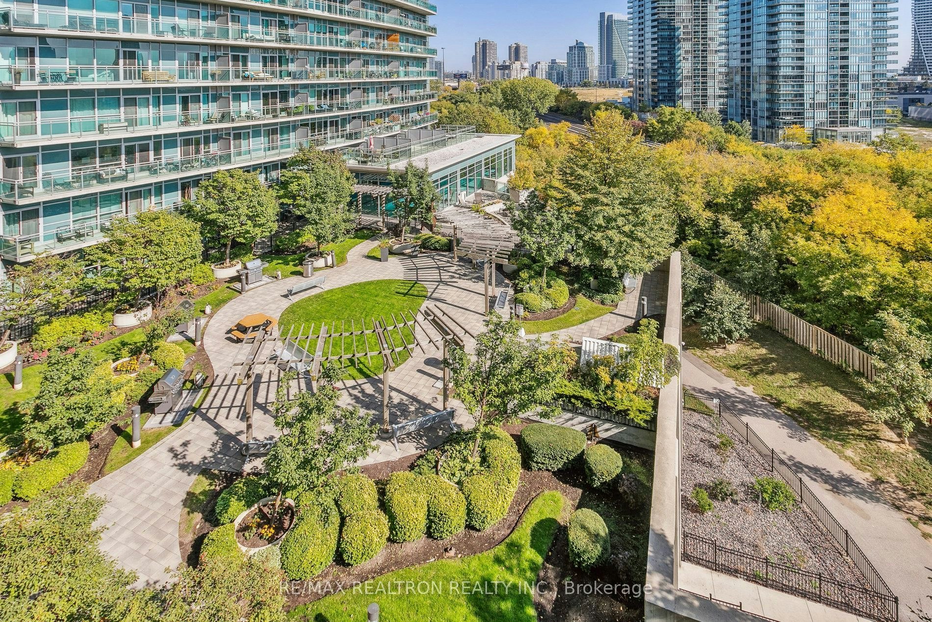 803-155 Legion Road N, Toronto, ON, M8Y 0A7 - 26