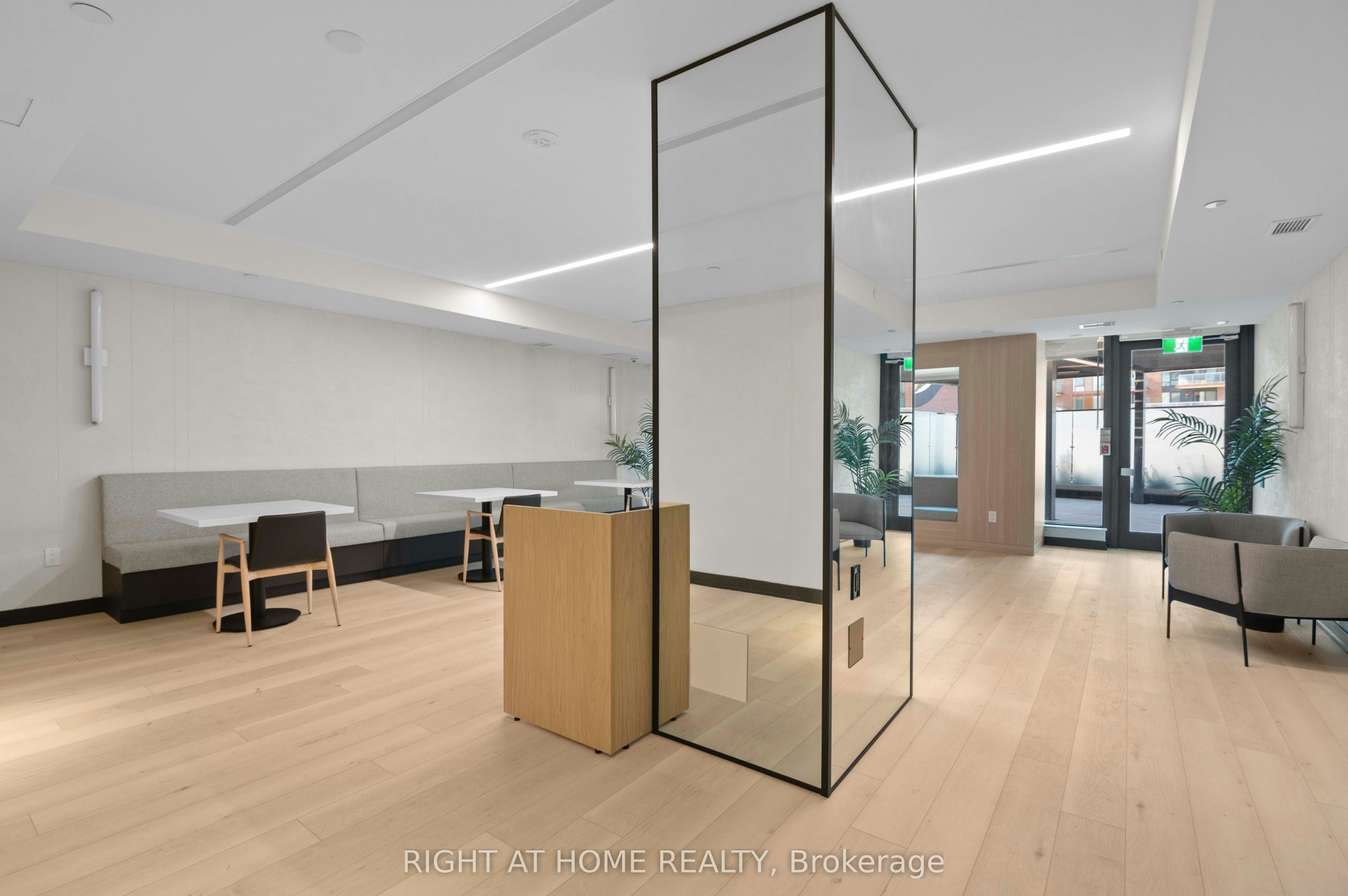 220 Missinnihe Way, Mississauga, ON, L5H 0A9 - 19