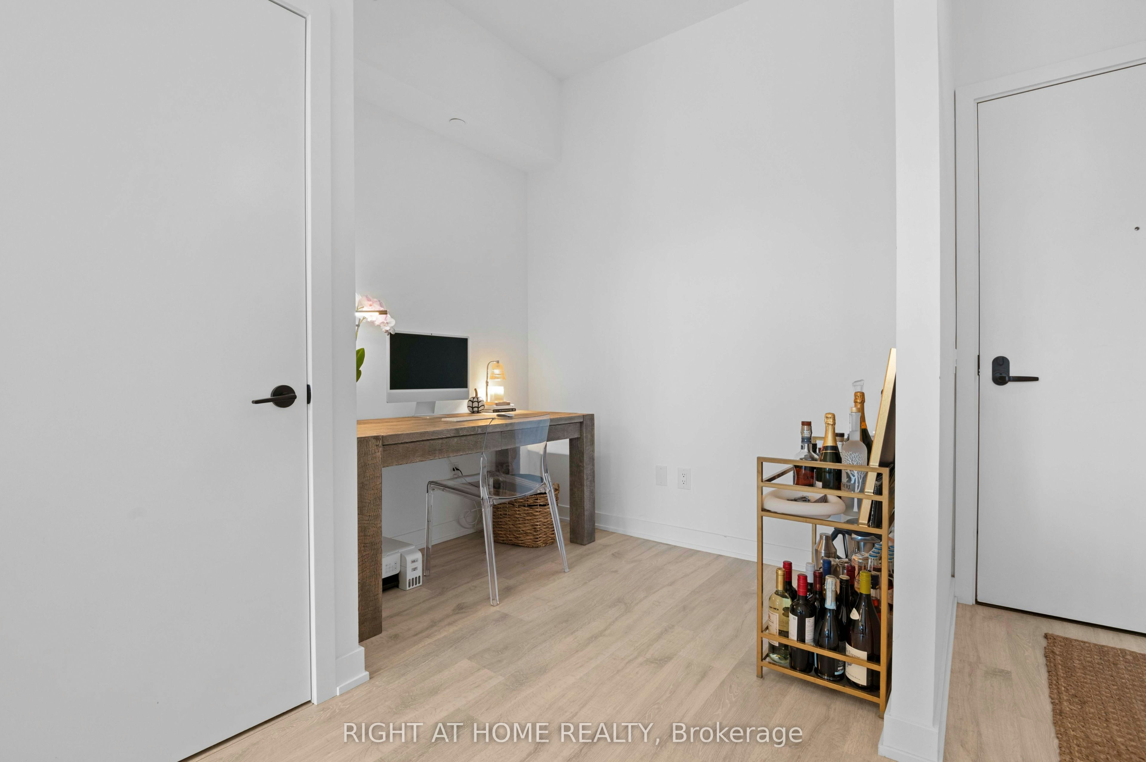 220 Missinnihe Way, Mississauga, ON, L5H 0A9 - 7