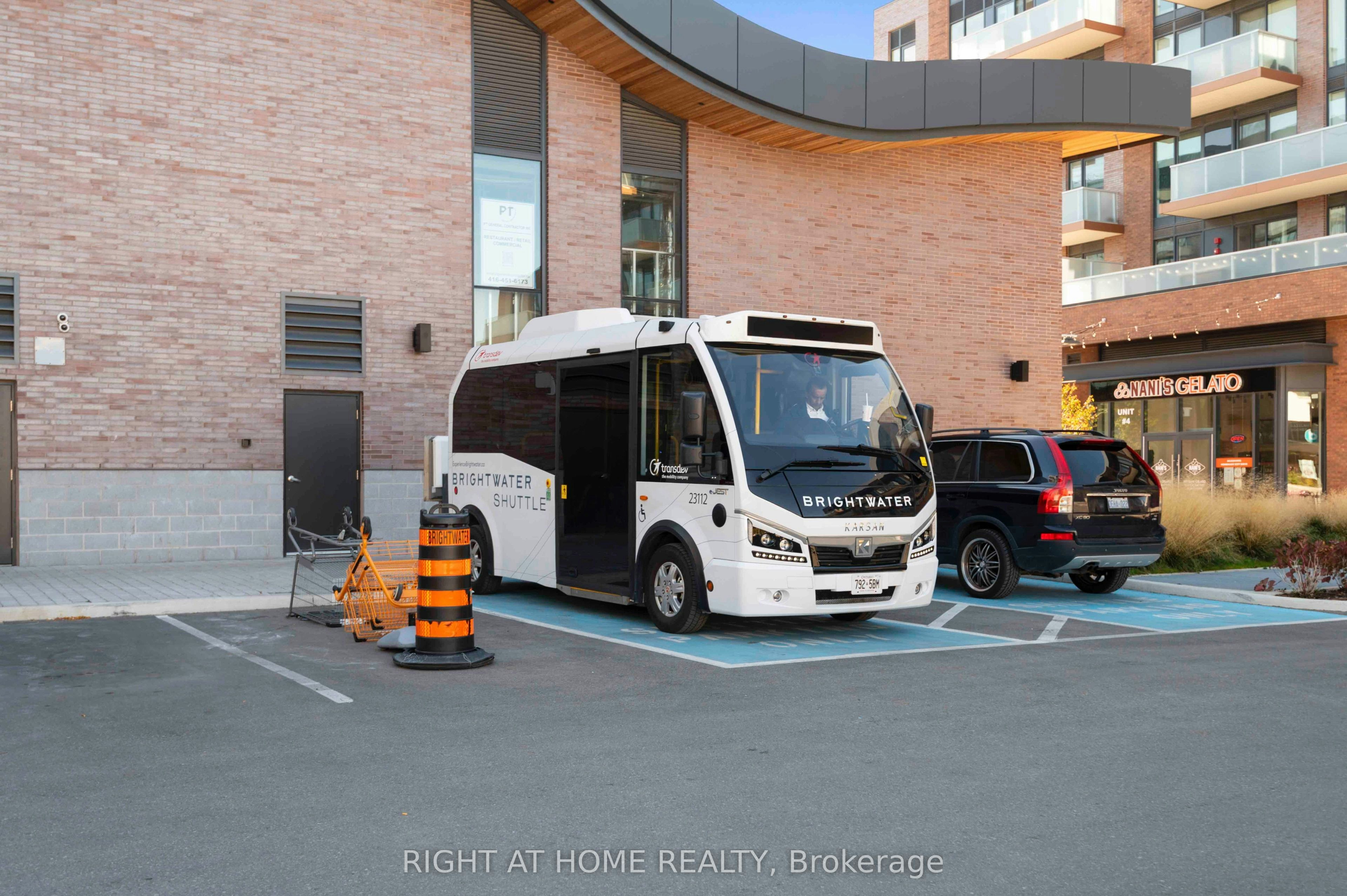 220 Missinnihe Way, Mississauga, ON, L5H 0A9 - 21