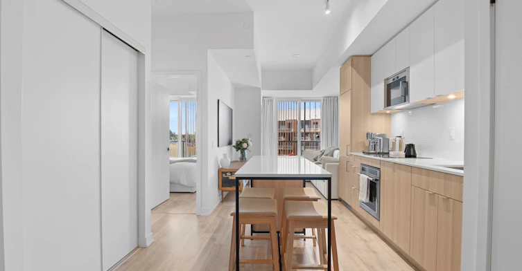 220 Missinnihe Way, Mississauga, ON, L5H 0A9 - 2