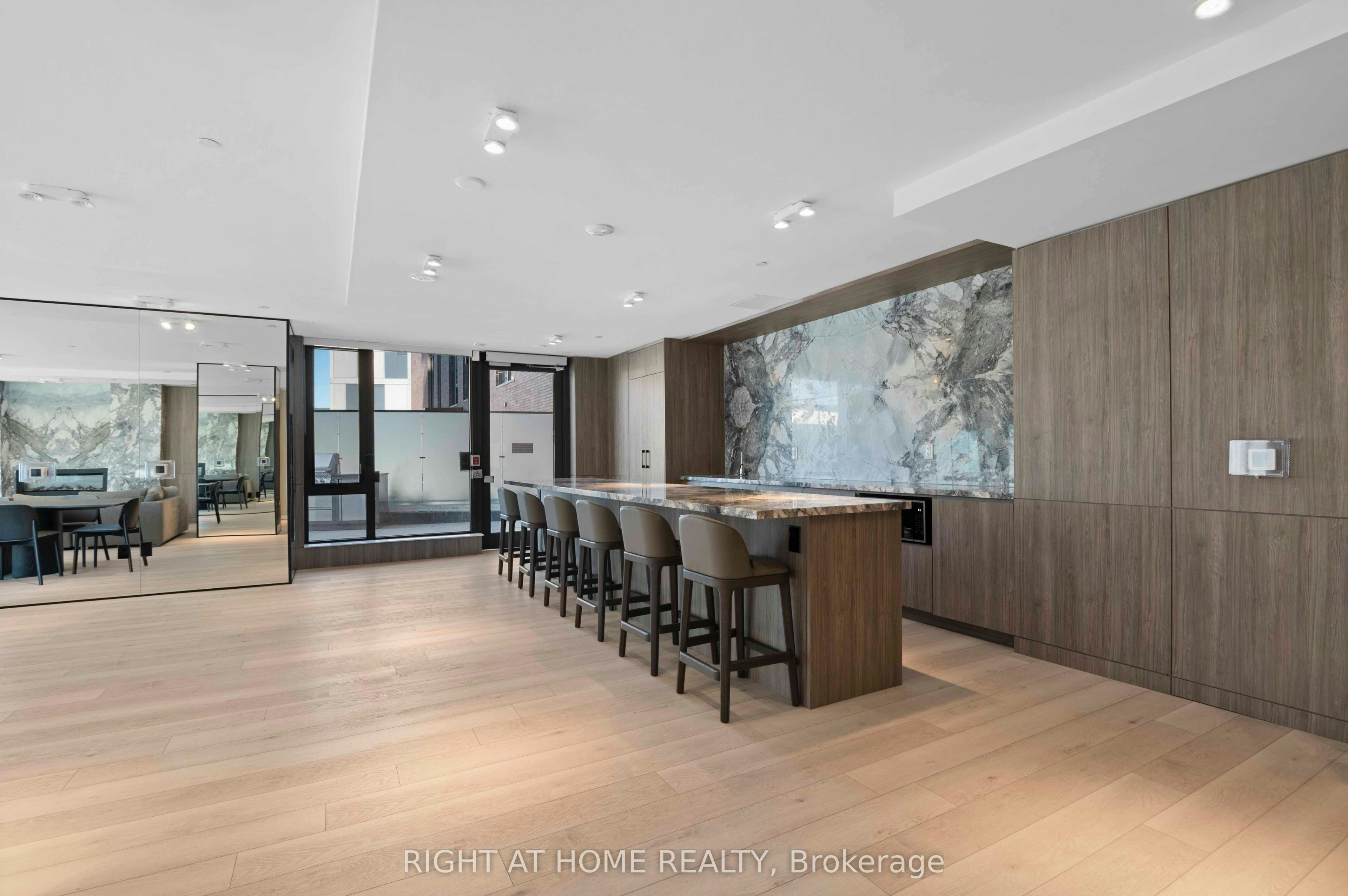 220 Missinnihe Way, Mississauga, ON, L5H 0A9 - 22