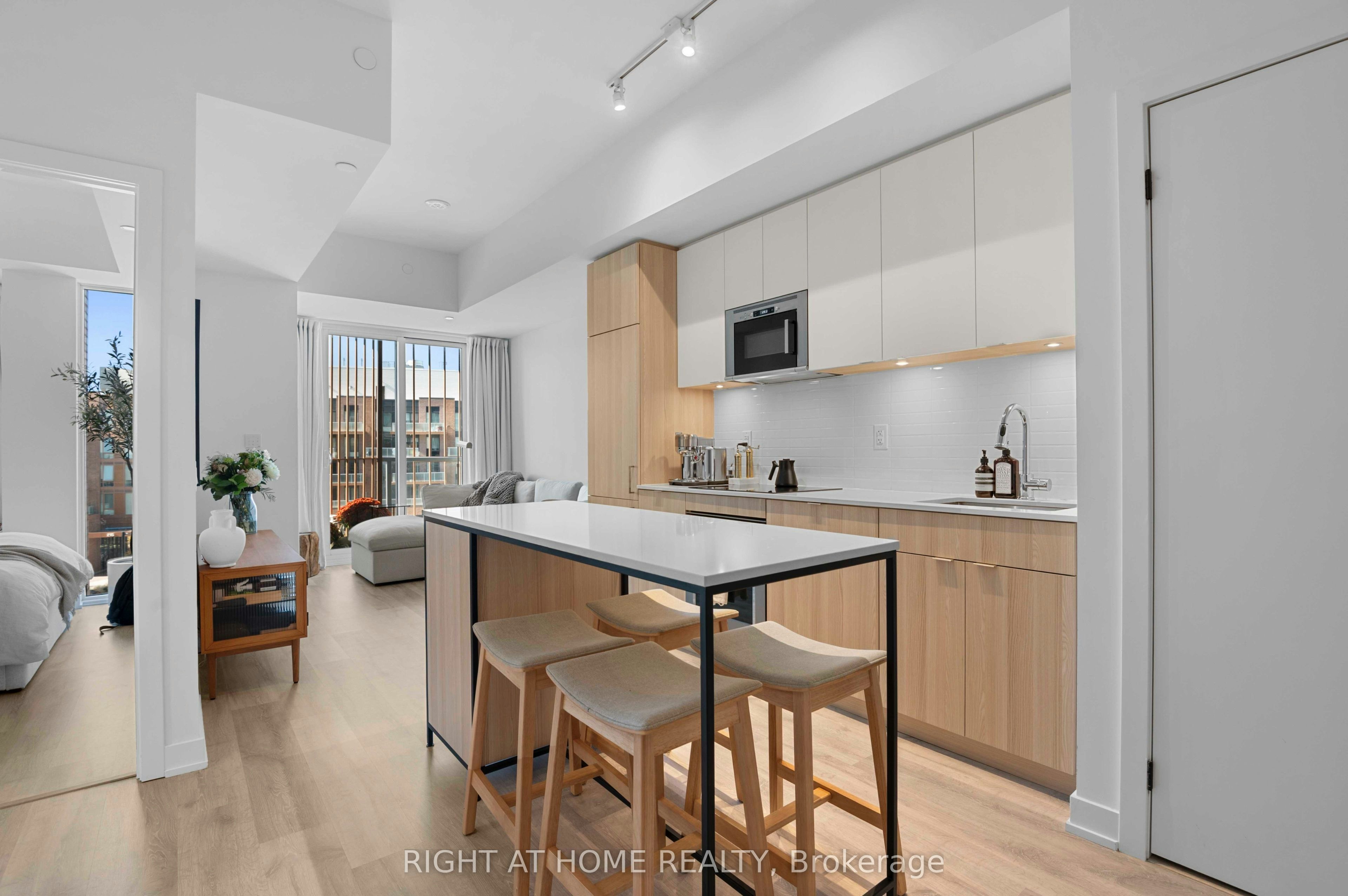 220 Missinnihe Way, Mississauga, ON, L5H 0A9 - 11