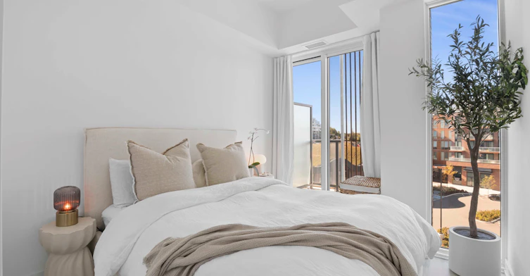 220 Missinnihe Way, Mississauga, ON, L5H 0A9 - 6