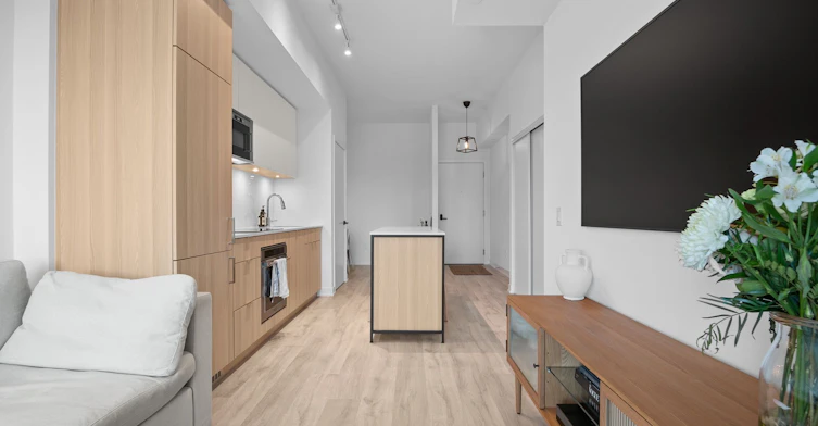 220 Missinnihe Way, Mississauga, ON, L5H 0A9