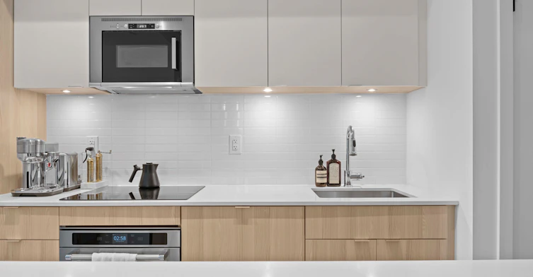 220 Missinnihe Way, Mississauga, ON, L5H 0A9 - 3