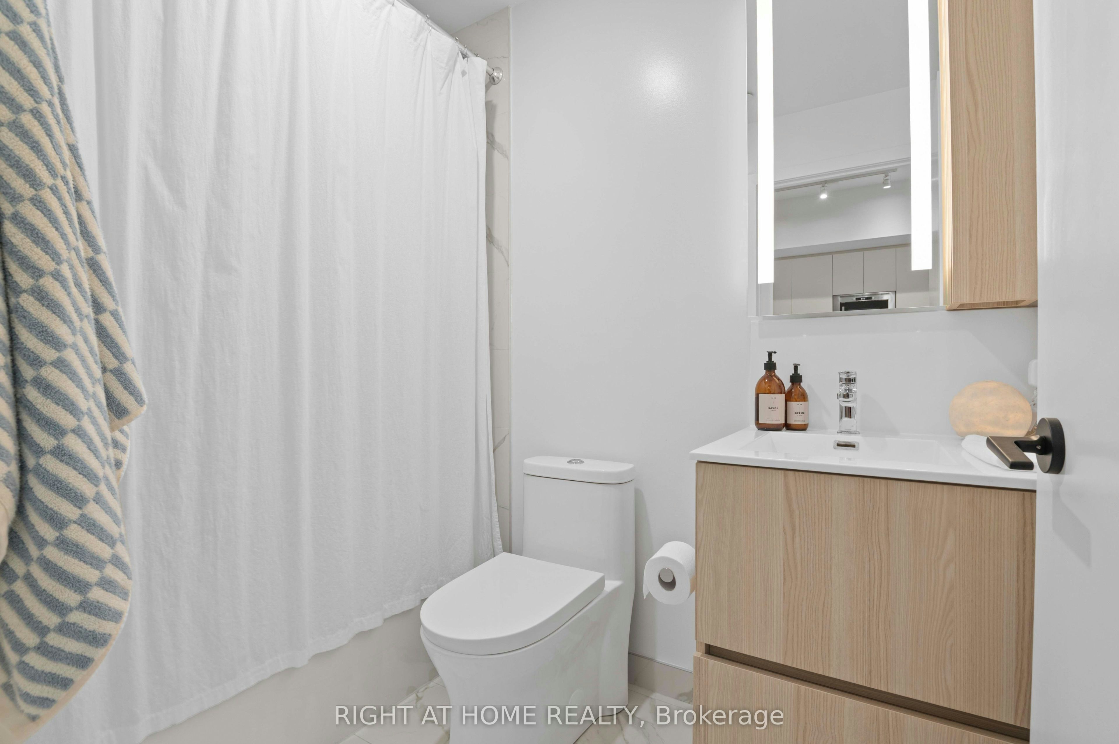 220 Missinnihe Way, Mississauga, ON, L5H 0A9 - 9