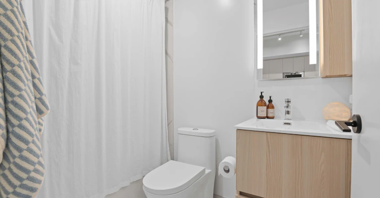 220 Missinnihe Way, Mississauga, ON, L5H 0A9 - 9