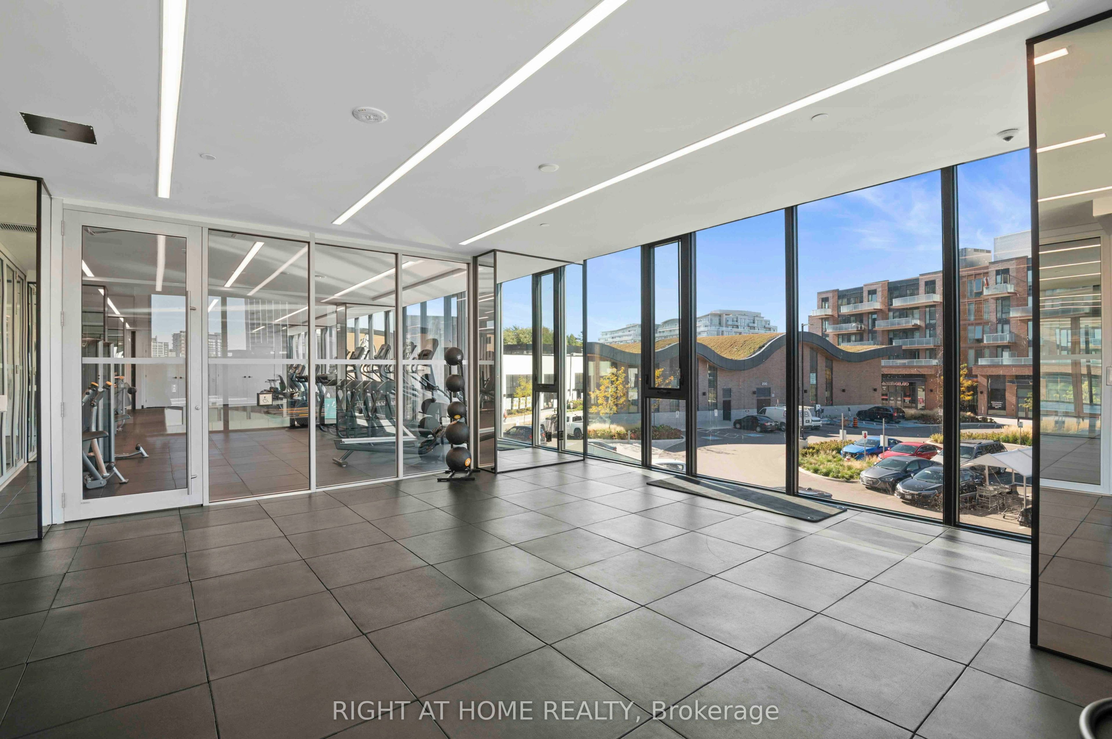 220 Missinnihe Way, Mississauga, ON, L5H 0A9 - 18