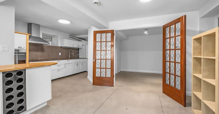 Lower-246 Ellis Avenue, Toronto, ON, M6S 2X2 - 2