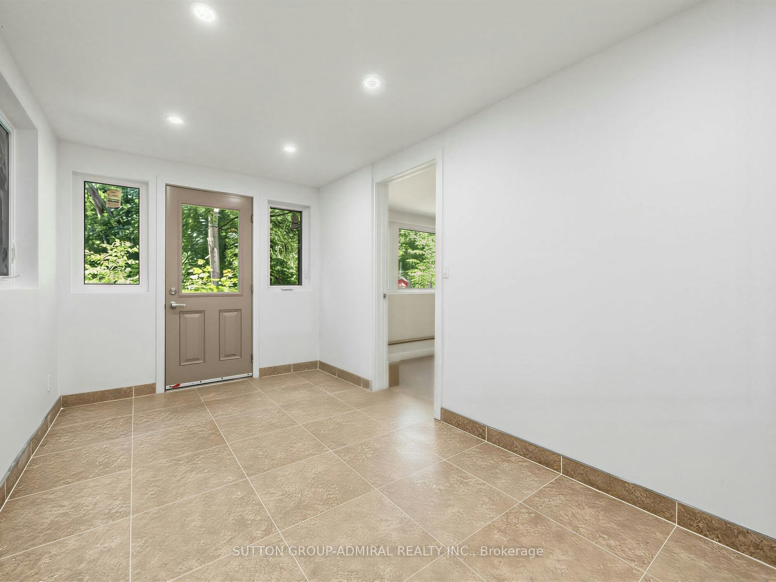 Lower-246 Ellis Avenue, Toronto, ON, M6S 2X2 - 6