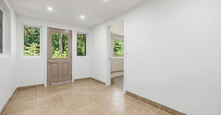 Lower-246 Ellis Avenue, Toronto, ON, M6S 2X2 - 6