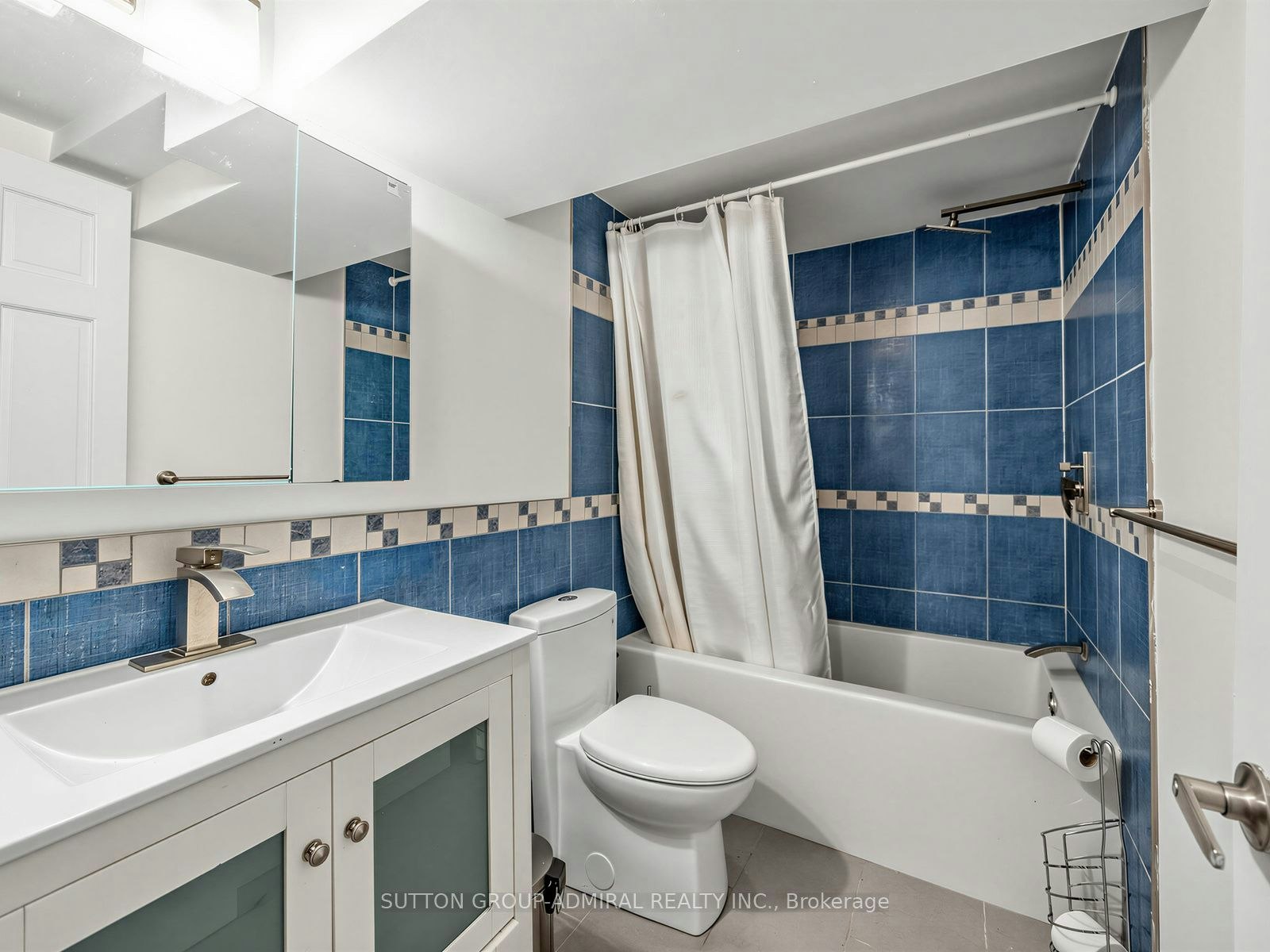 Lower-246 Ellis Avenue, Toronto, ON, M6S 2X2 - 4