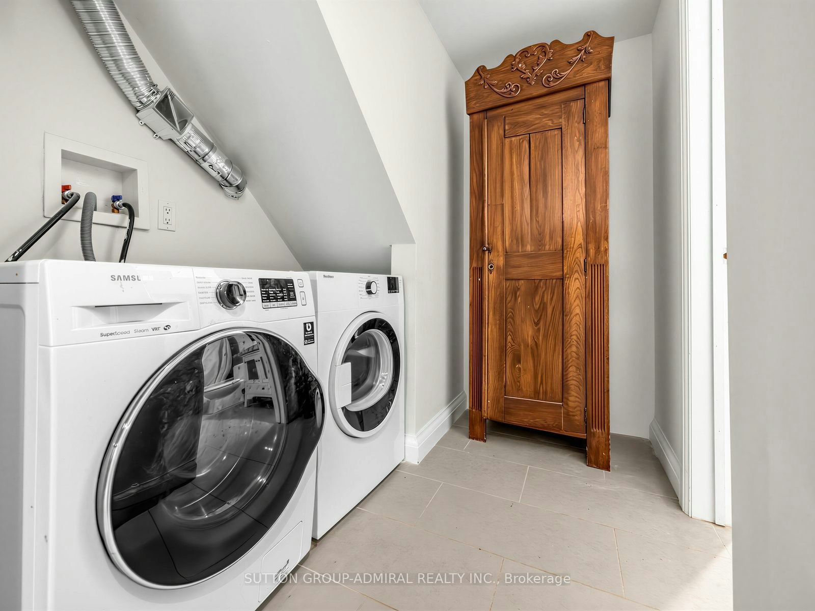 Lower-246 Ellis Avenue, Toronto, ON, M6S 2X2 - 9