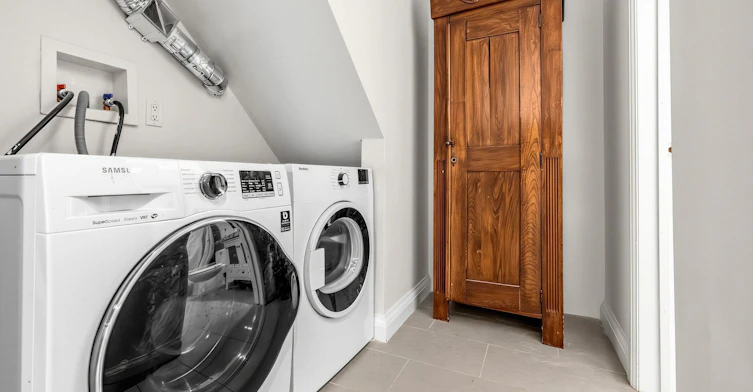 Lower-246 Ellis Avenue, Toronto, ON, M6S 2X2 - 9