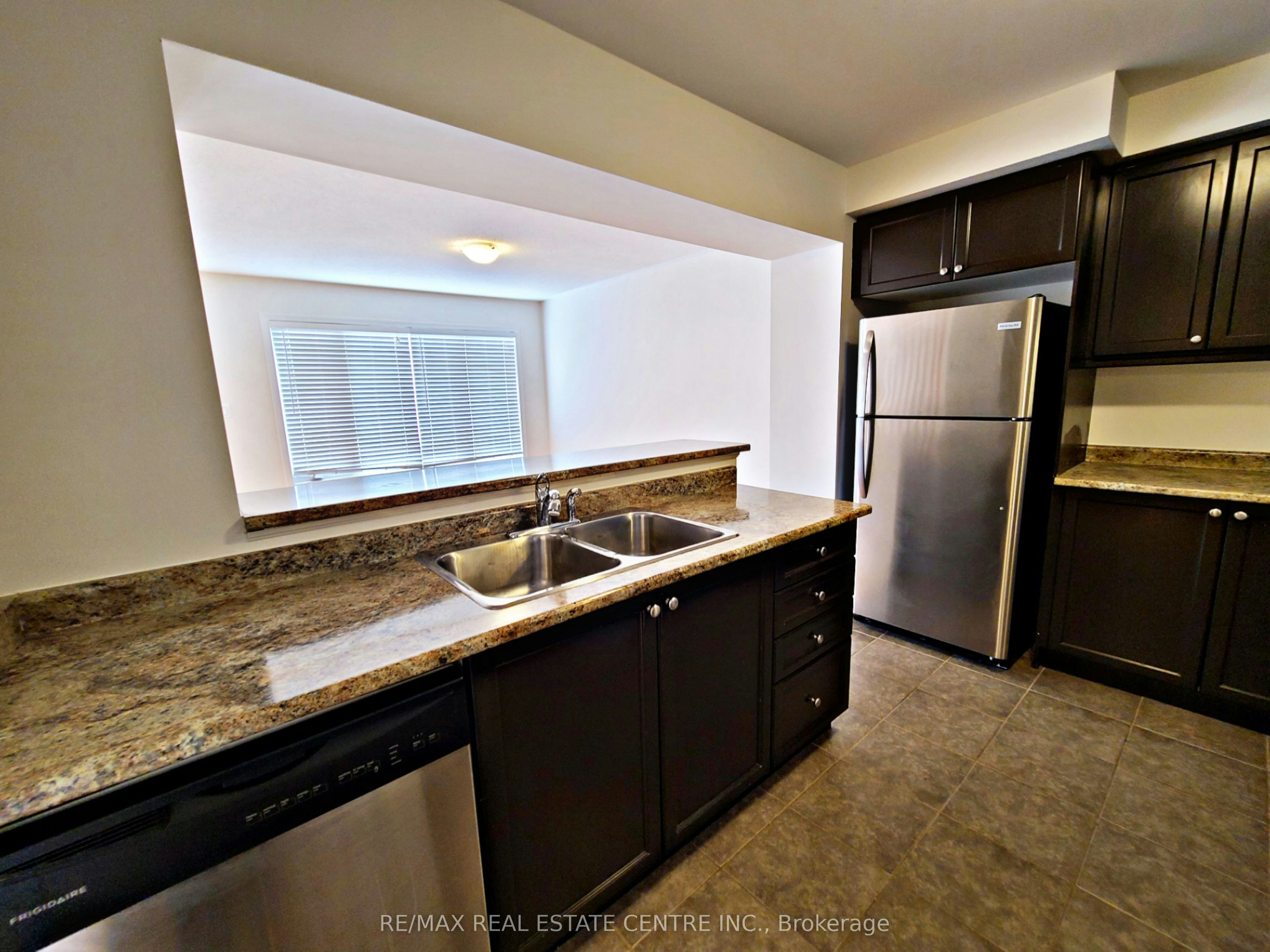 247 Slingsby Landing, Milton, ON, L9T 8N6 - 6