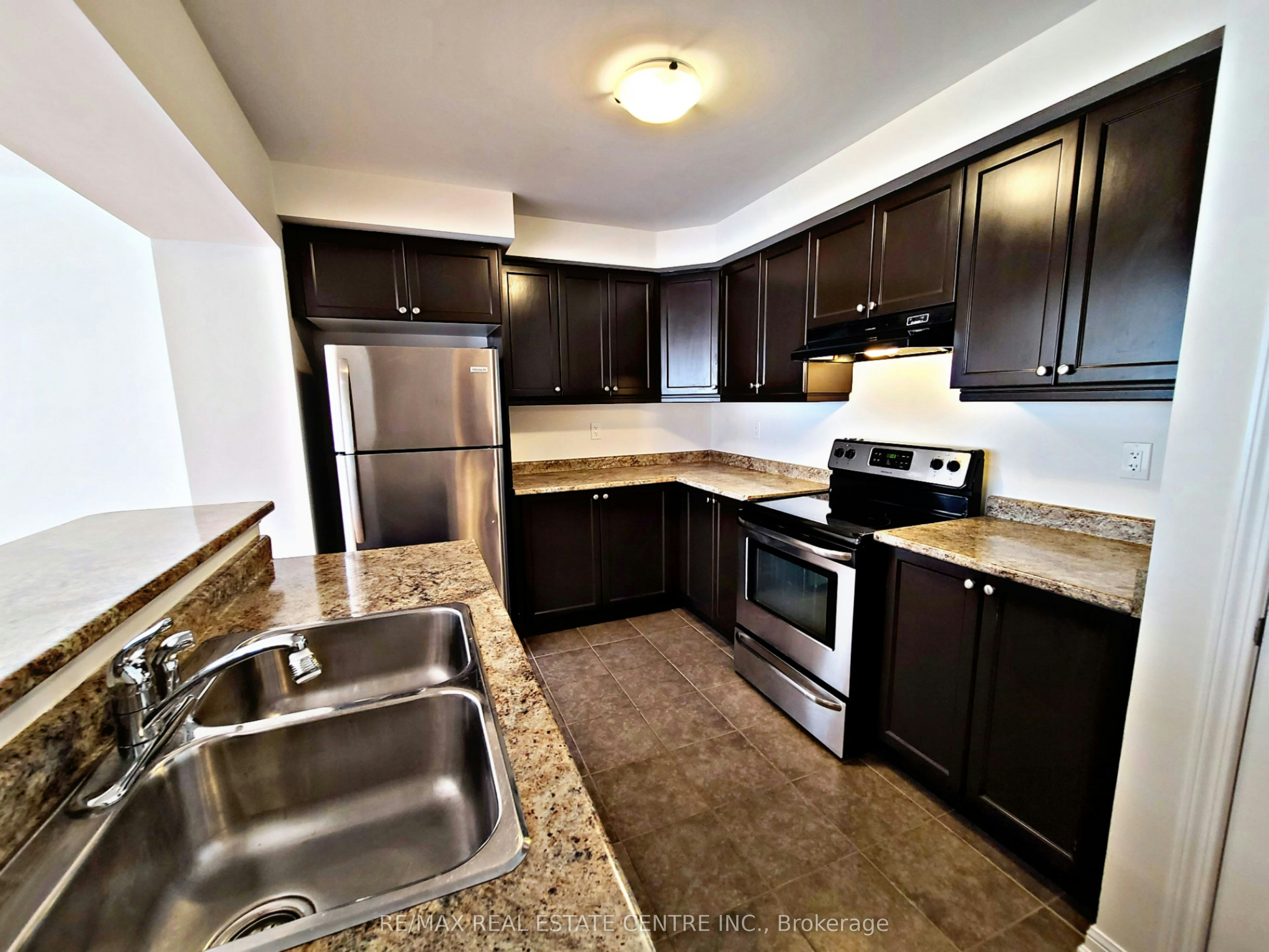 247 Slingsby Landing, Milton, ON, L9T 8N6 - 3