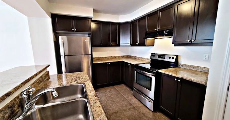 247 Slingsby Landing, Milton, ON, L9T 8N6 - 3
