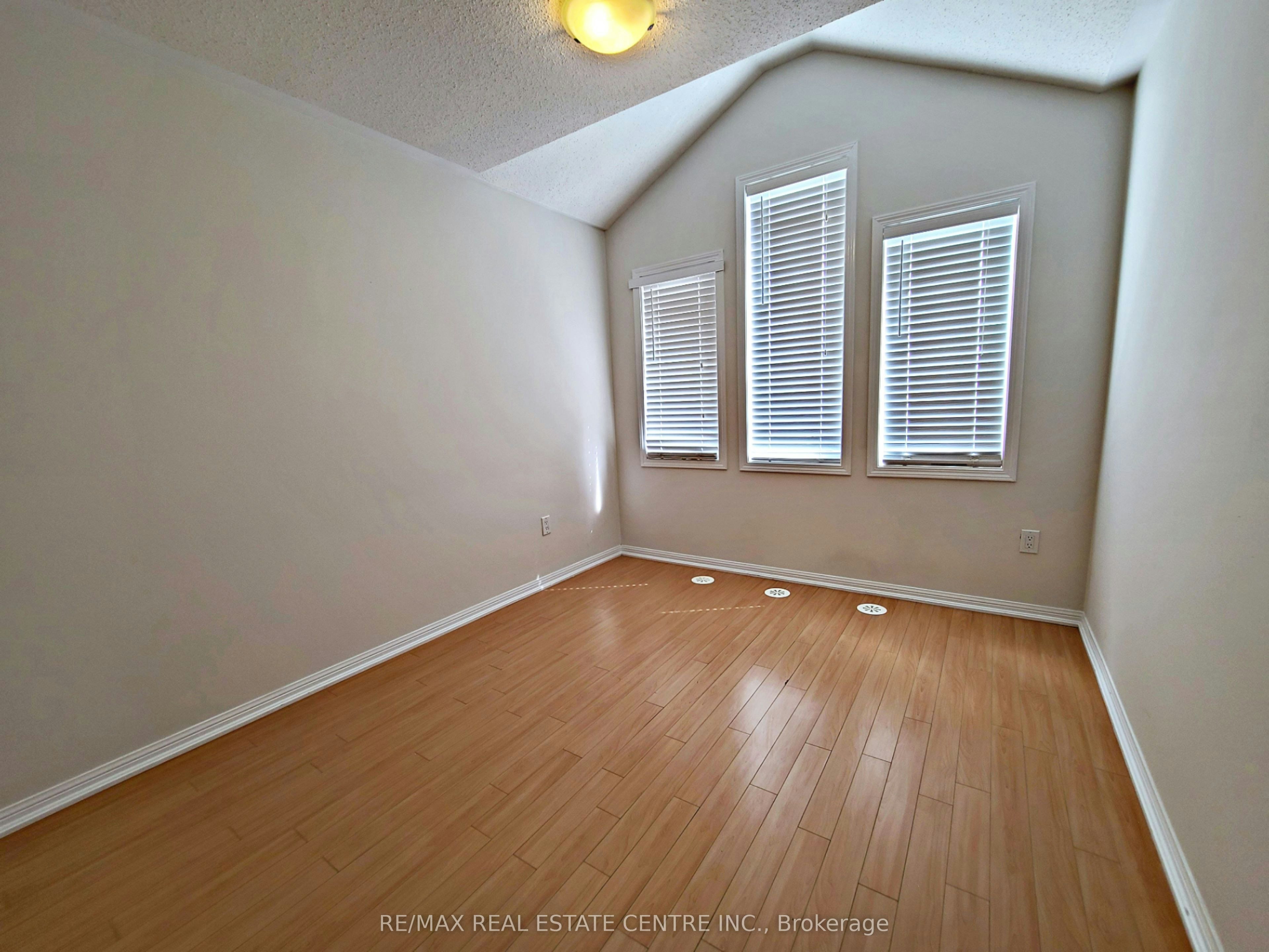 247 Slingsby Landing, Milton, ON, L9T 8N6 - 17