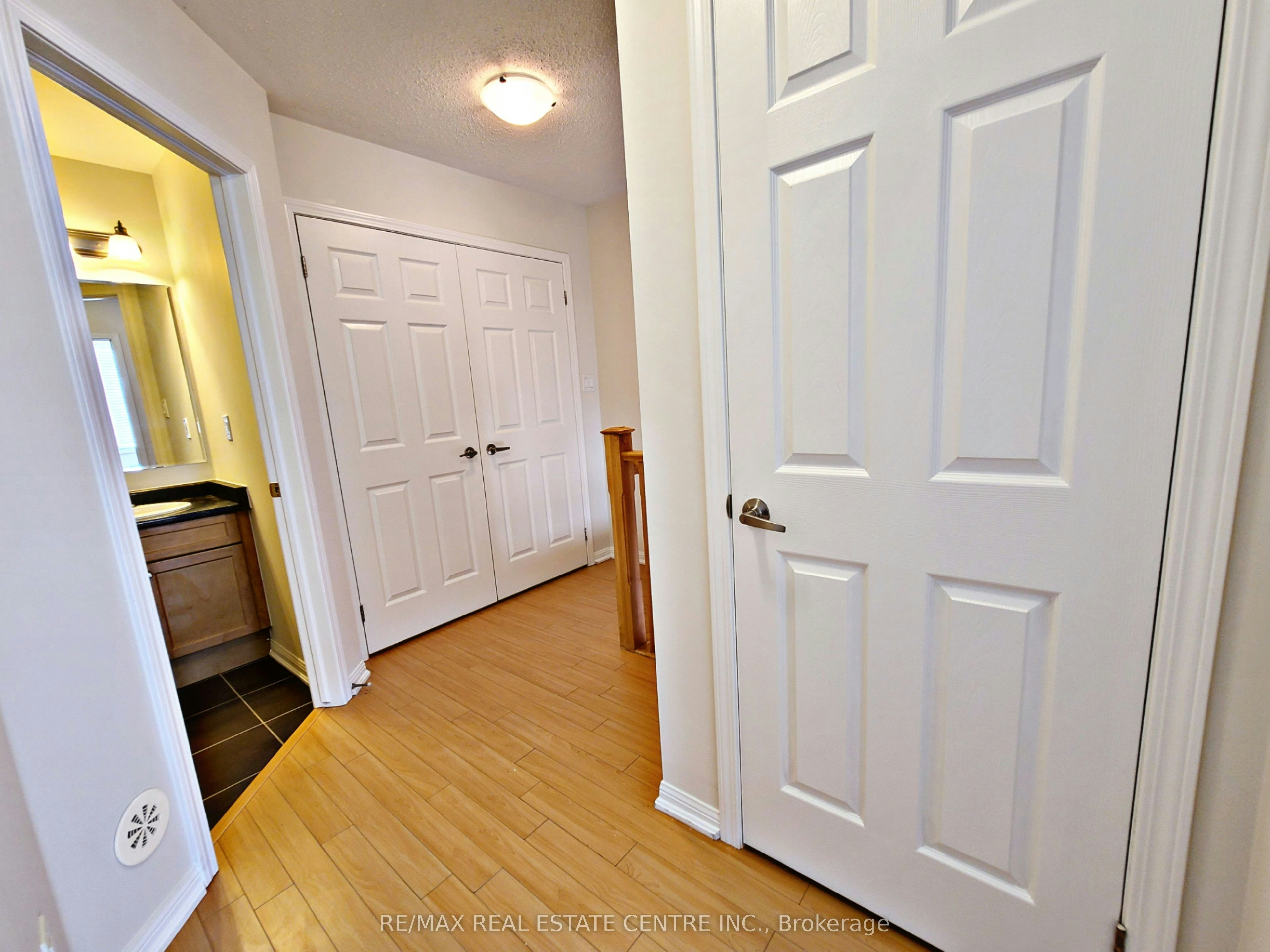 247 Slingsby Landing, Milton, ON, L9T 8N6 - 18