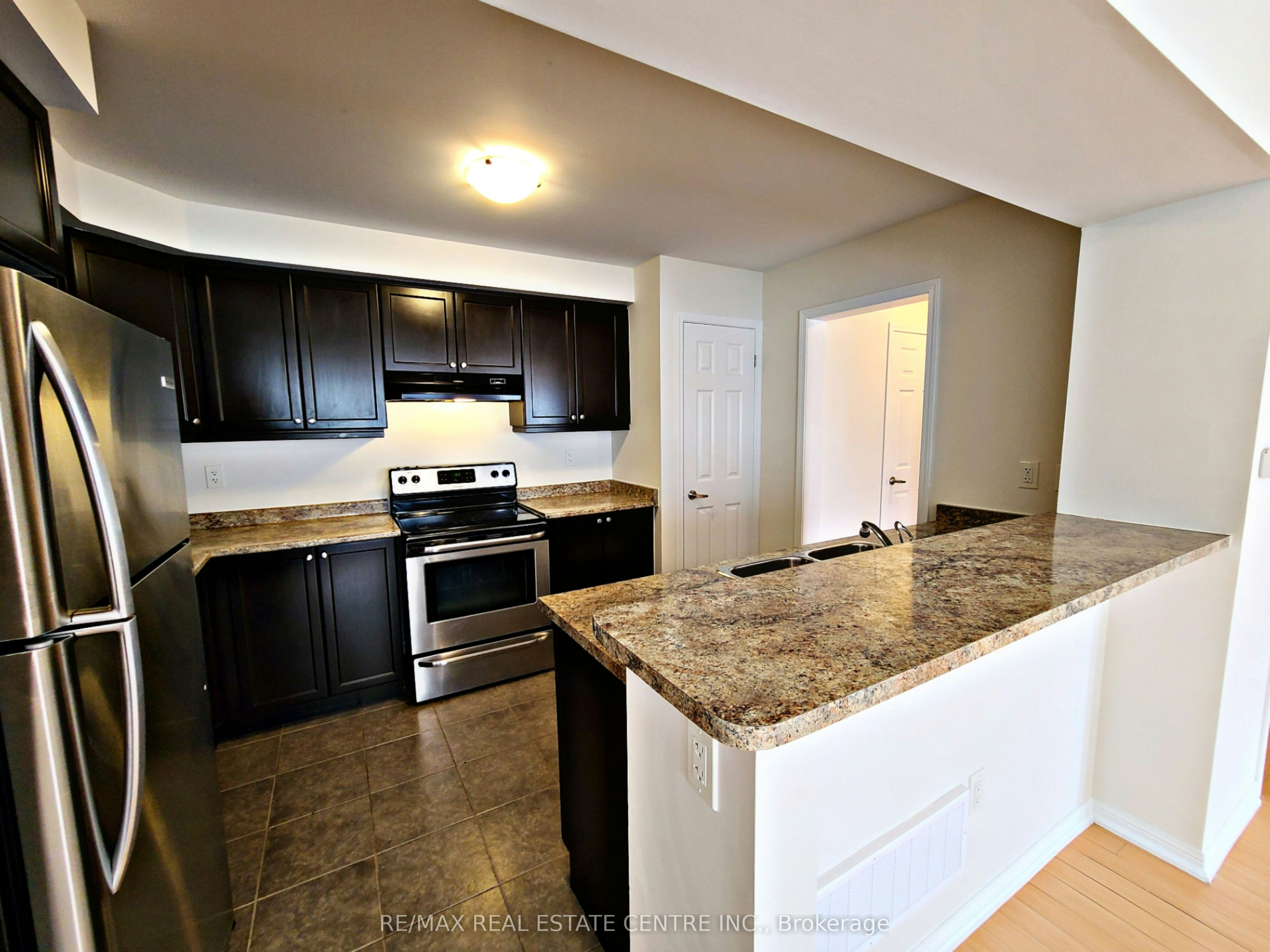 247 Slingsby Landing, Milton, ON, L9T 8N6 - 4
