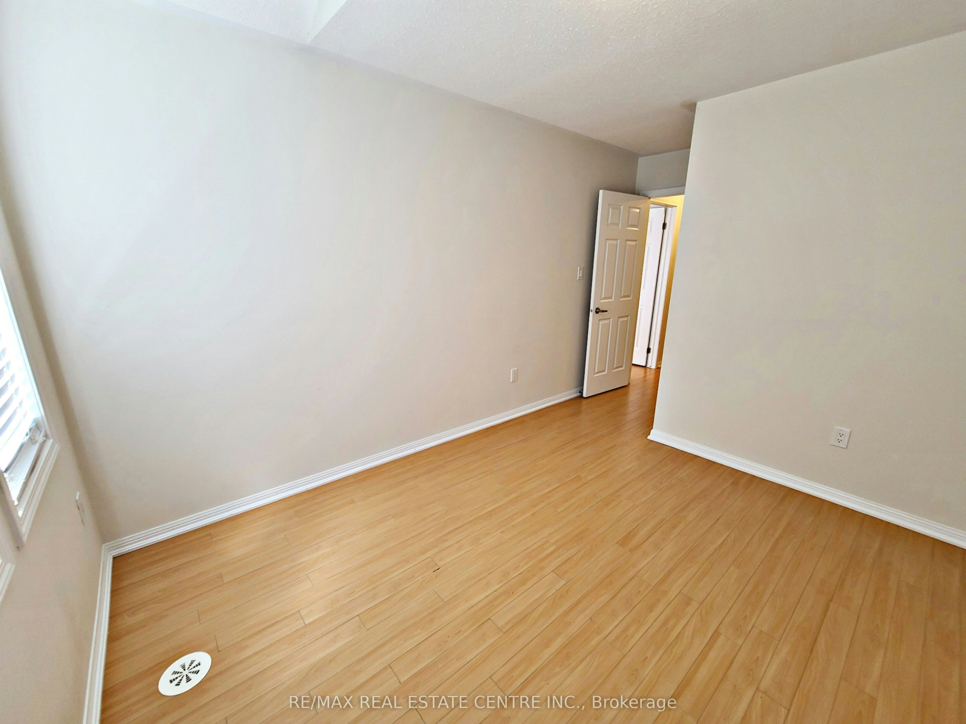 247 Slingsby Landing, Milton, ON, L9T 8N6 - 16