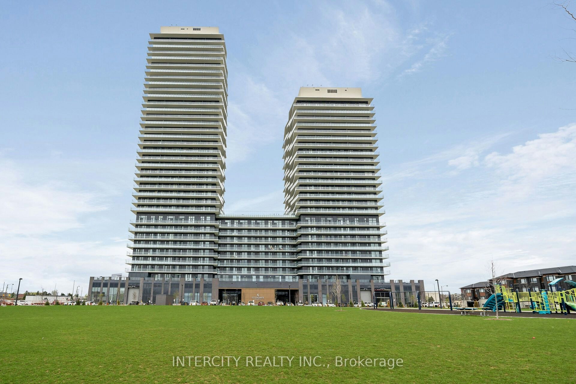 725-15 Skyridge Drive E, Brampton, ON, L6P 4S3