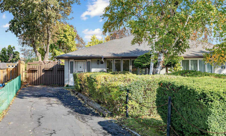 11 Albion Crescent