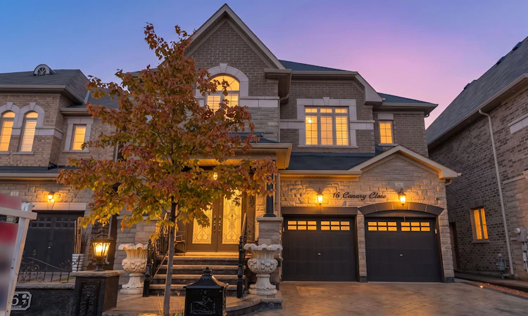 16 Canary Close
