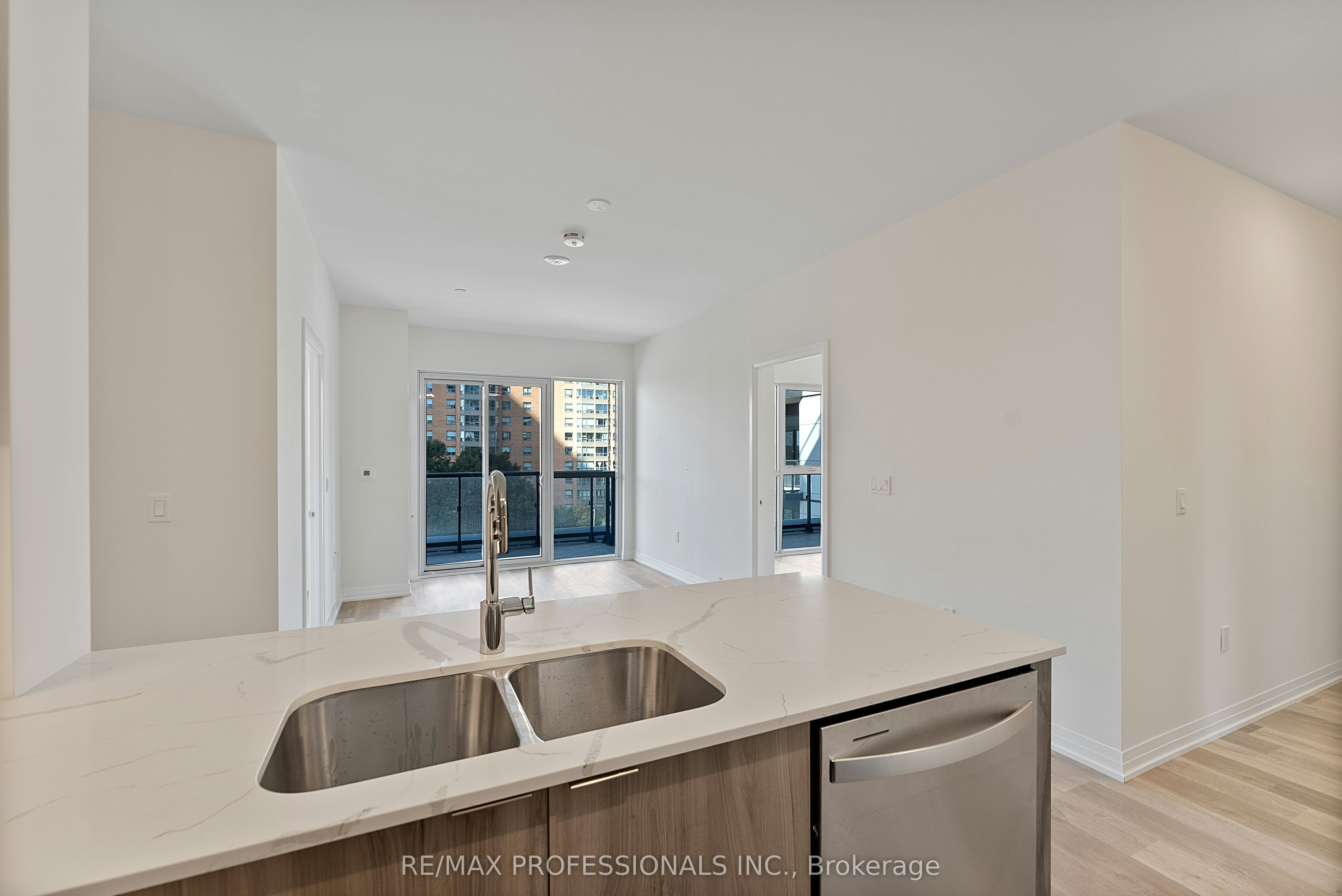 410-15 Watergarden Drive, Mississauga, ON, L5R 0H4 - 11