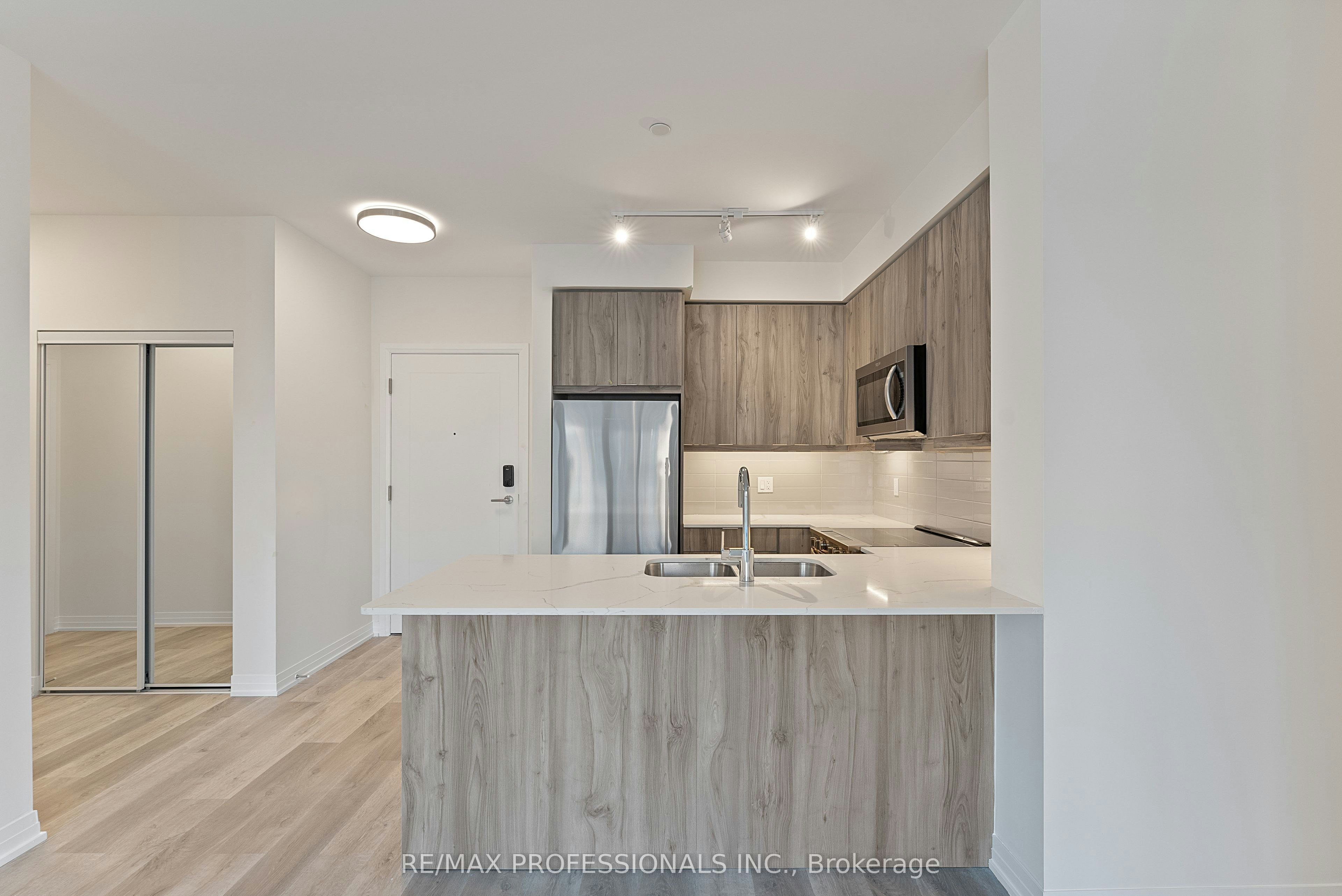 410-15 Watergarden Drive, Mississauga, ON, L5R 0H4 - 13