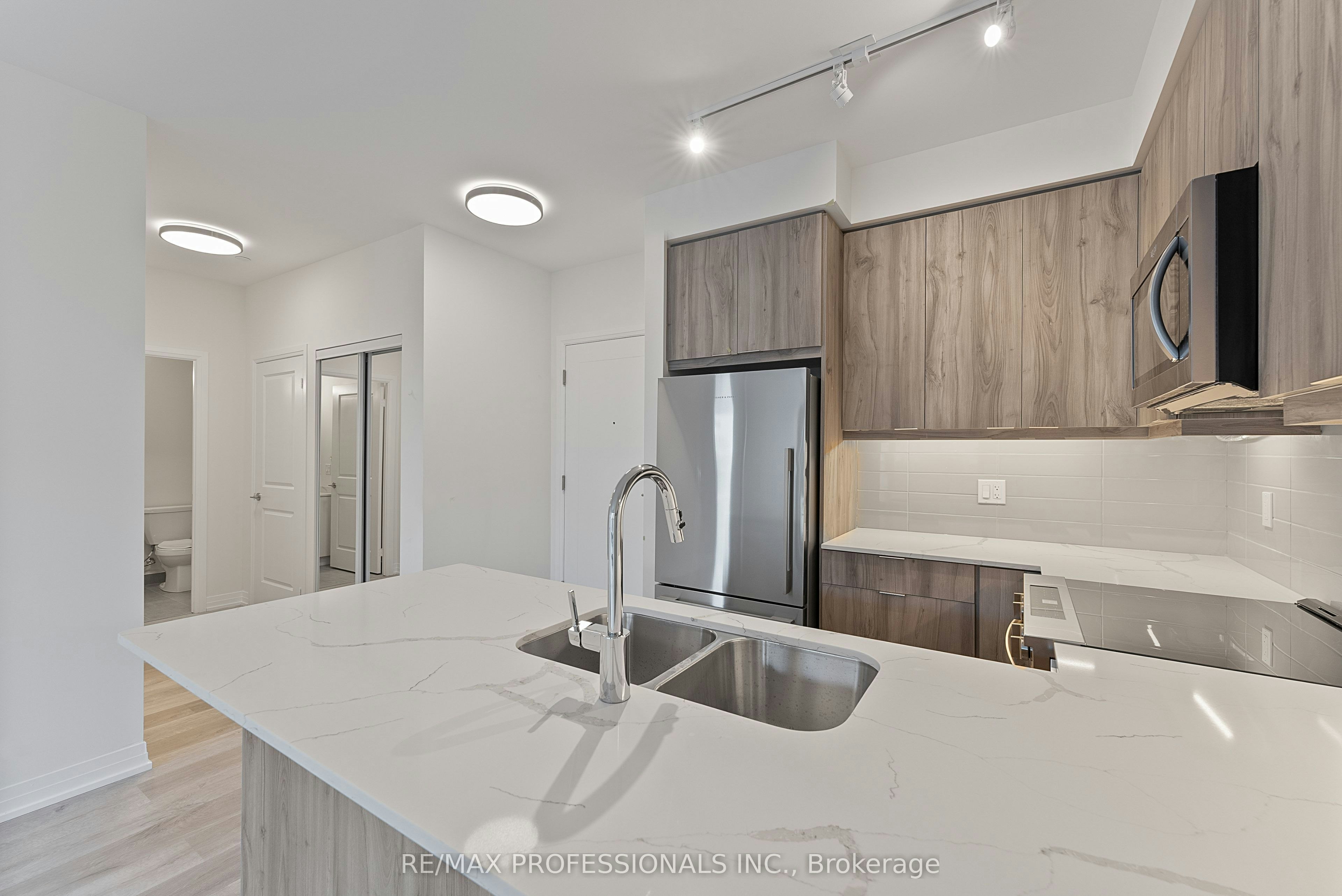 410-15 Watergarden Drive, Mississauga, ON, L5R 0H4 - 14