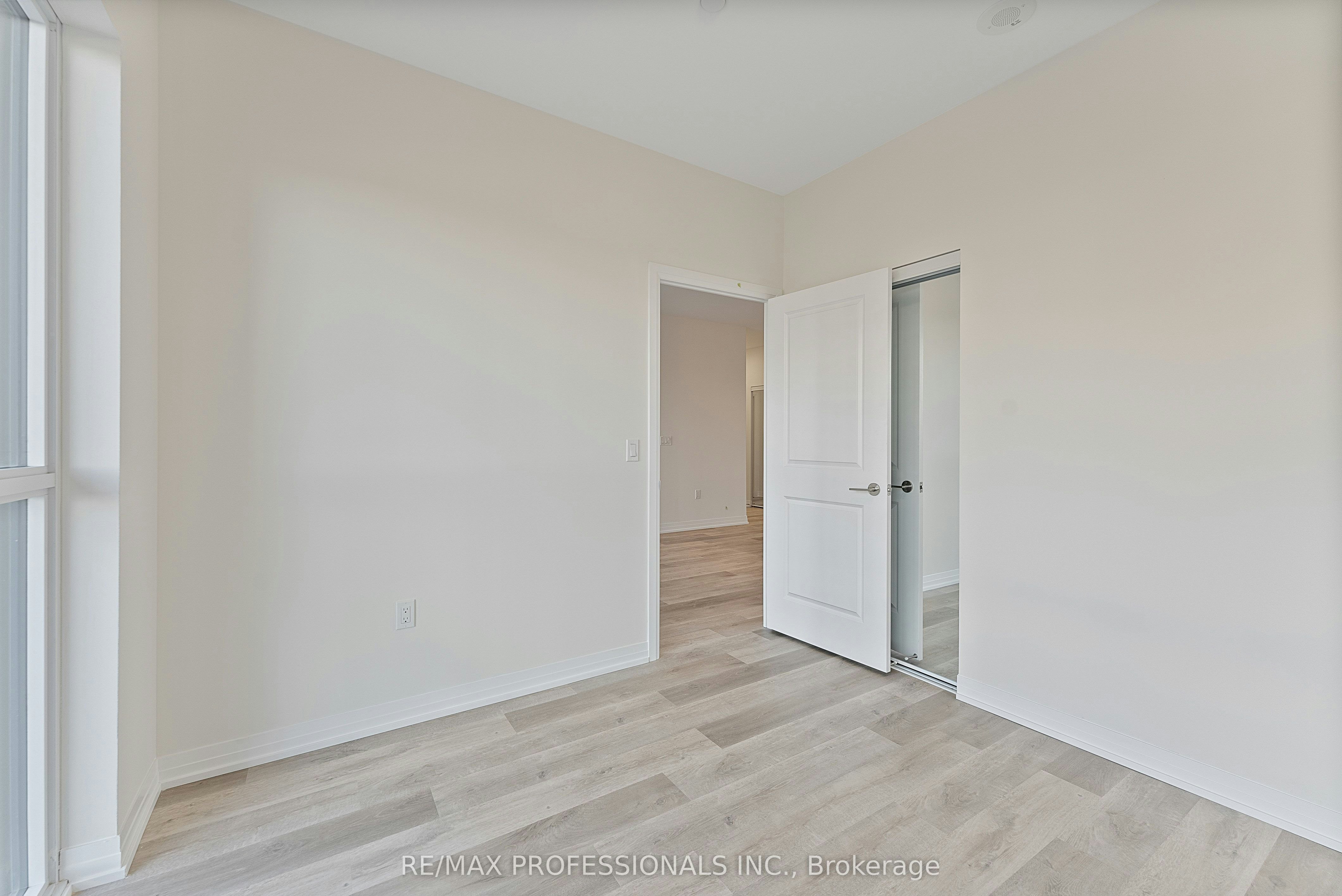 410-15 Watergarden Drive, Mississauga, ON, L5R 0H4 - 32