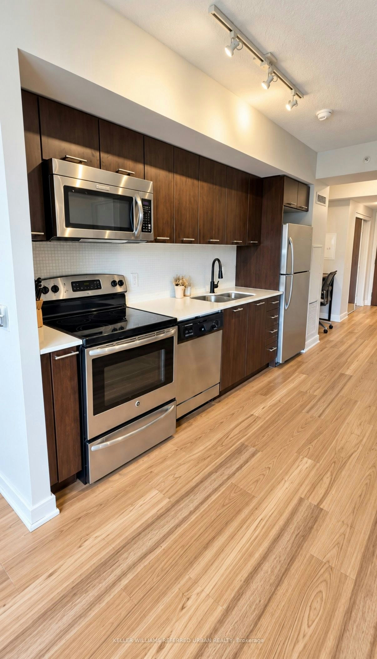 2220 Lakeshore Boulevard, Toronto, ON, M8V 0C1 - 4