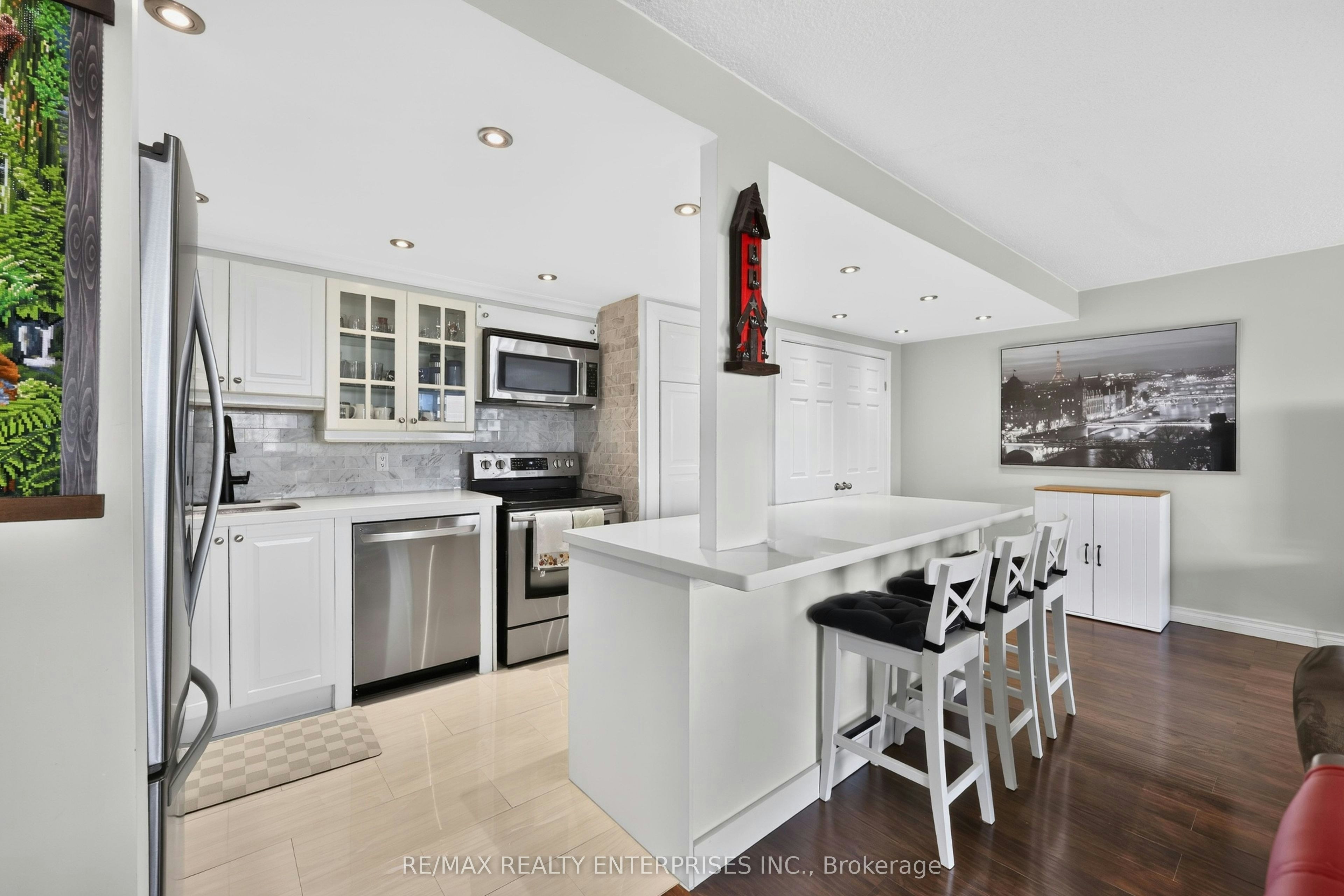 610-50 Elm Drive E, Mississauga, ON, L5A 3X2