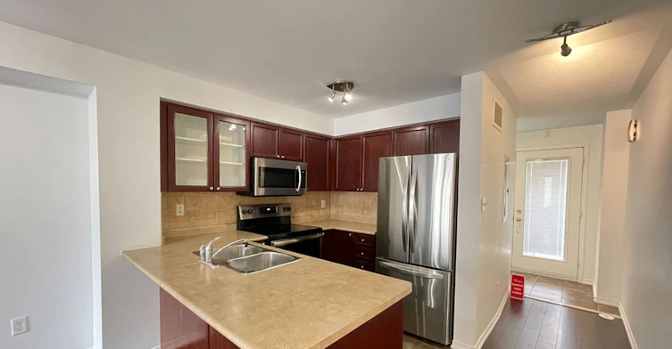 30-5050 Intrepid Drive, Mississauga, ON, L5M 0E5 - 4