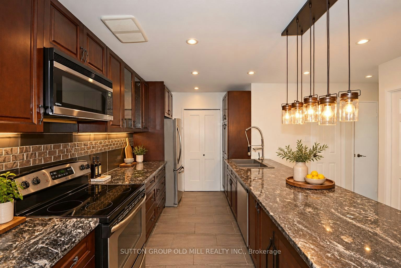 2302-370 Dixon Road, Toronto, ON, M9R 1T2 - 2