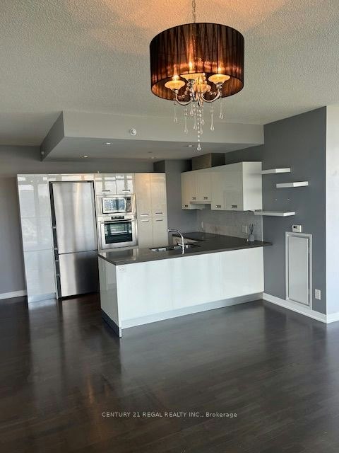2111-90 Parklawn Road, Toronto, ON, M8Y 0B6 - 4