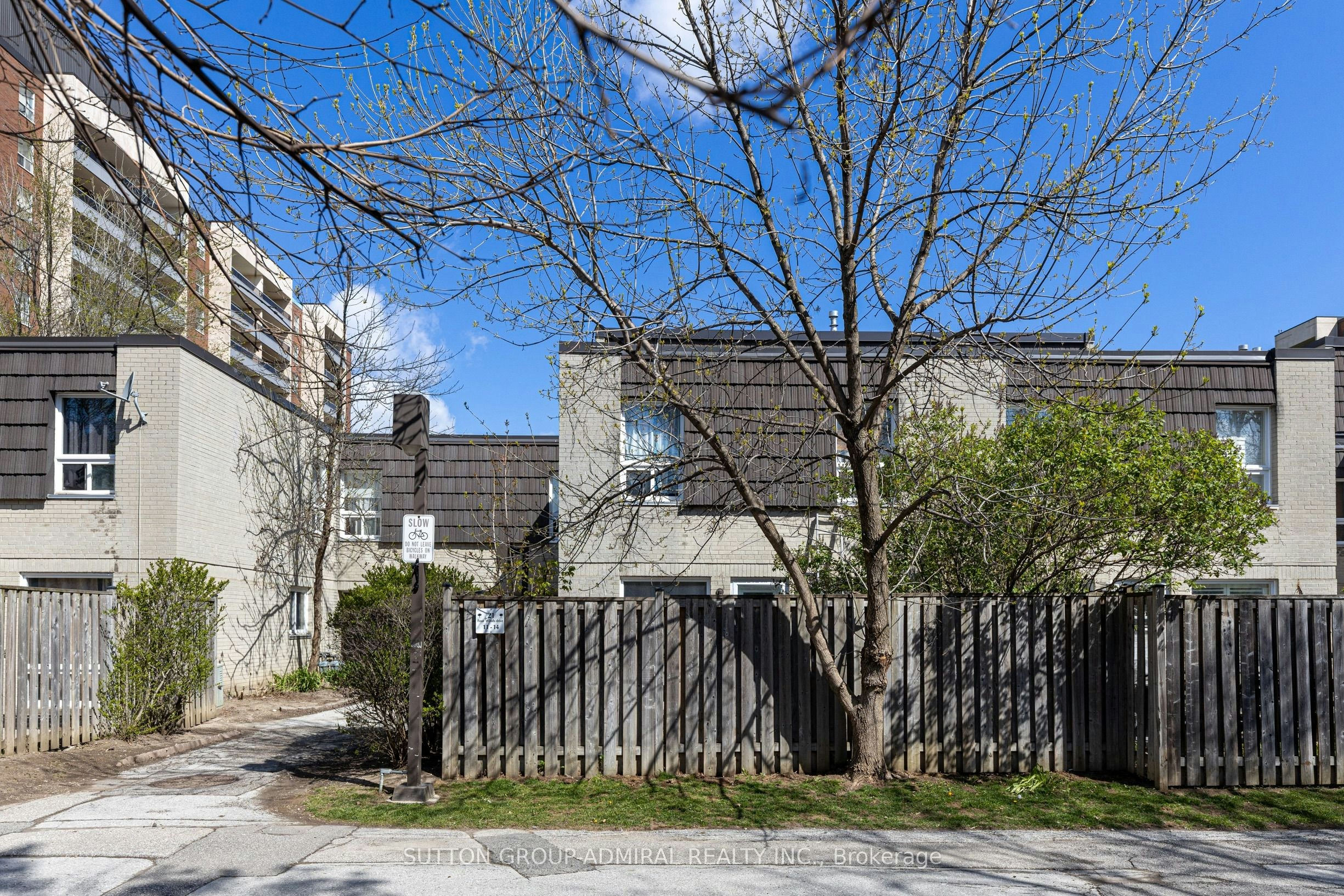 11-21 Four Winds Drive, Toronto, ON, M3J 1K7