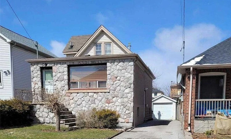 8 Tilden Crescent